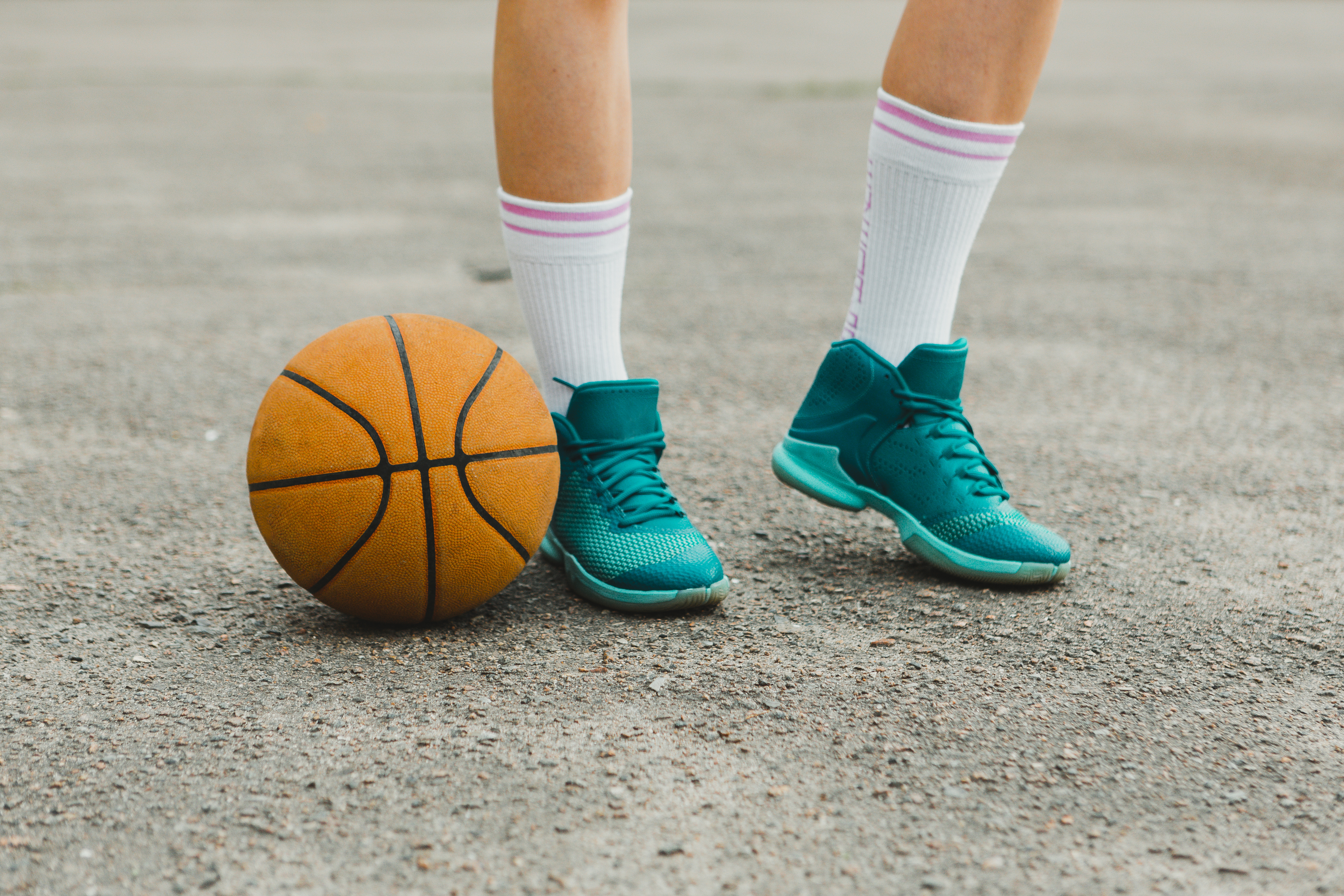Sepatu Basket Indoor dan Outdoor Itu Beda, Sudah Pilih yang Tepat? 2 Sepatu Basket Indoor dan Outdoor Itu Beda