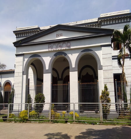 Bangunan Stasiun Lama-Titik Nol Kilometer-Kebun Raya Bogor.