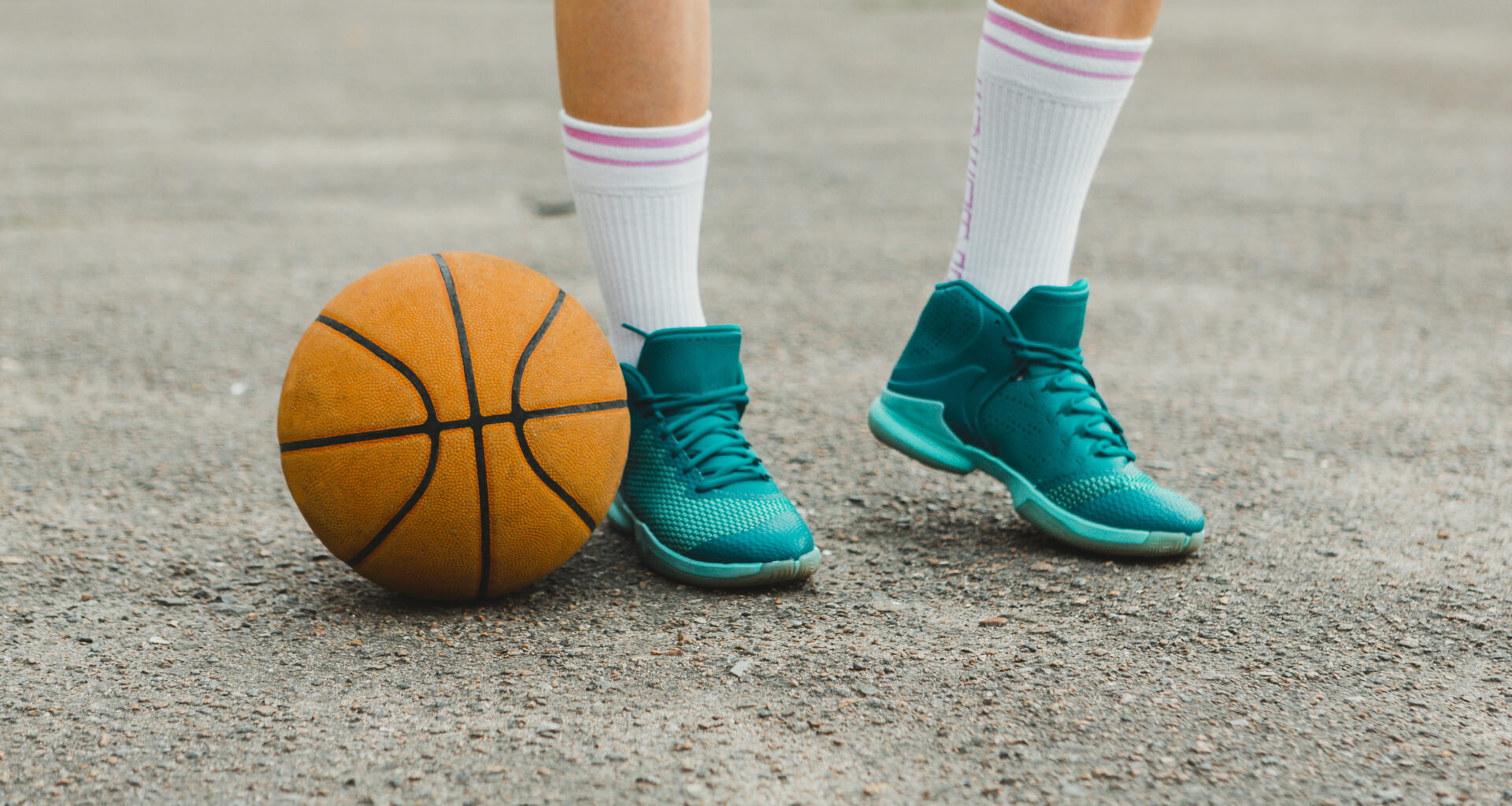 Sepatu Basket Indoor dan Outdoor Itu Beda